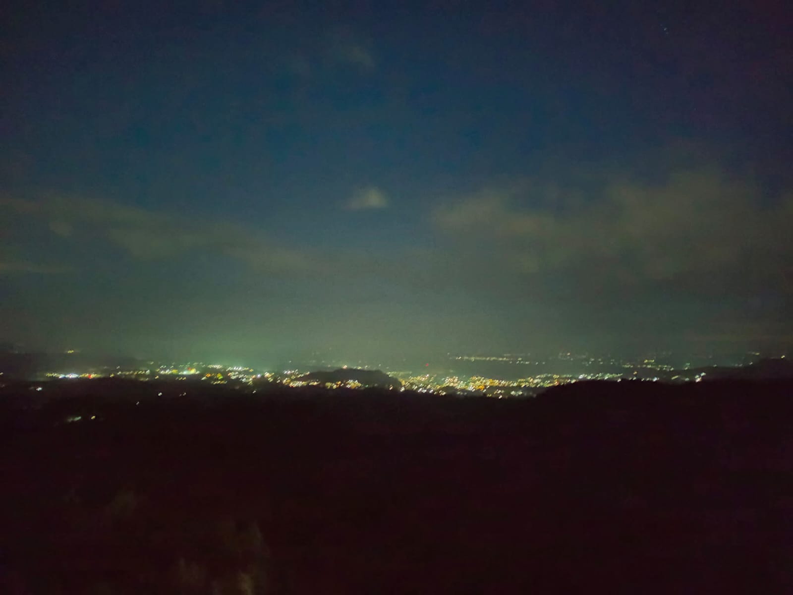 «Coatepec al centro, el Cerro de las Culebras, desde Cinco Palos» · foto: Miguel Andrade