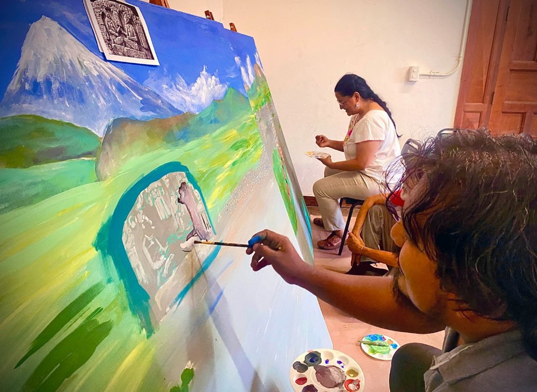 El mural colectivo, mientras se pintaba.