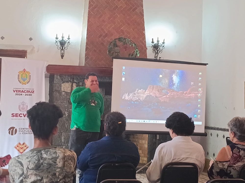 El foro en sesión, en el auditorio del Centro Cultural de Coatepec.